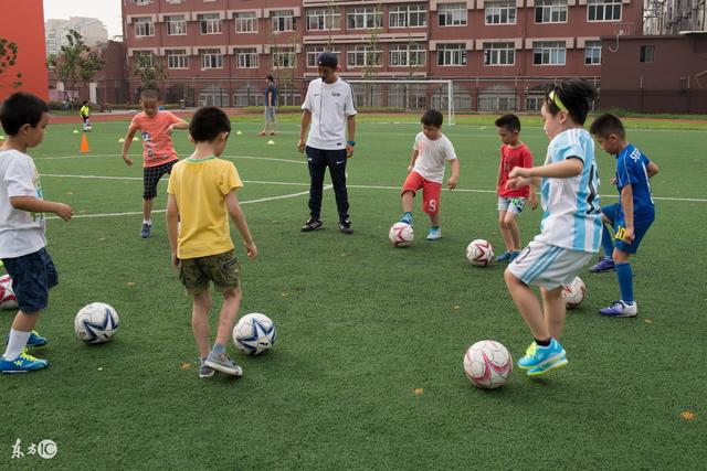 郭艾伦：人生总是充满坎坷 我腿完蛋了